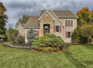 105 Country Club View Dr, Lebanon, PA 17042