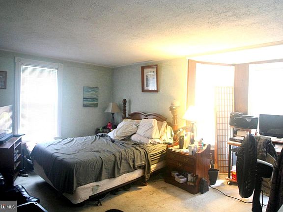 5th image of 927 Bellevue Ave