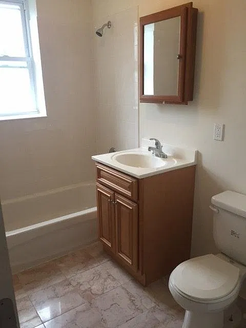 Studio, $950 — Photo 2
