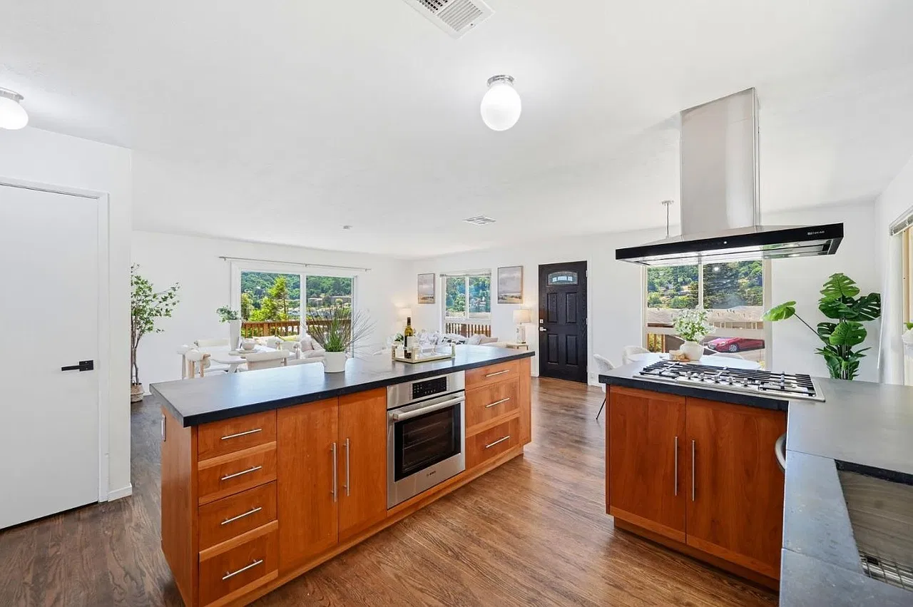 Park Cir, Sausalito — Photo 3