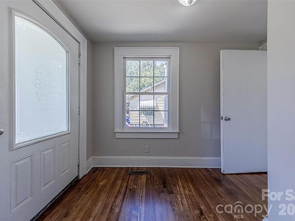 2nd image of 8 Bolt Dr