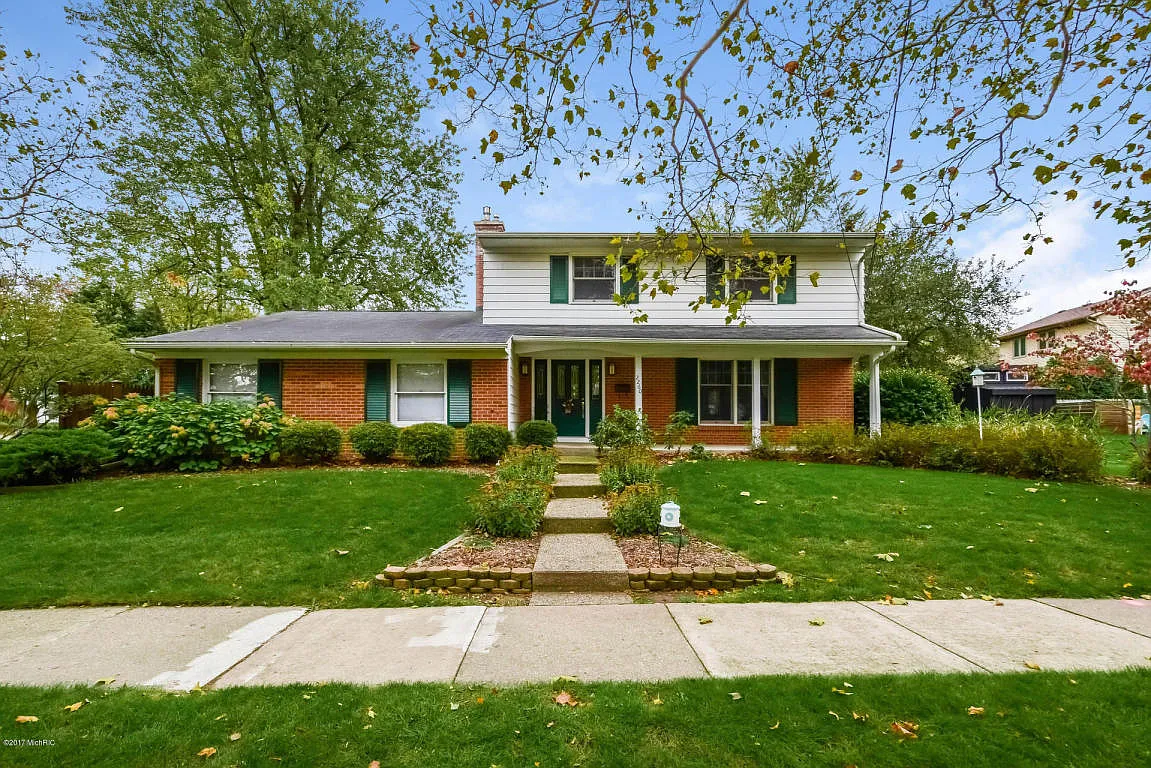 2260 Brighton Dr SE photo 1