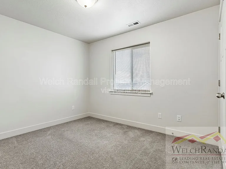 433 N 100 W — Photo 16