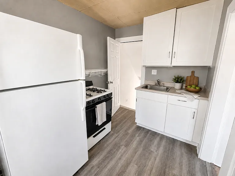 616 Sibley St NW — Photo 1
