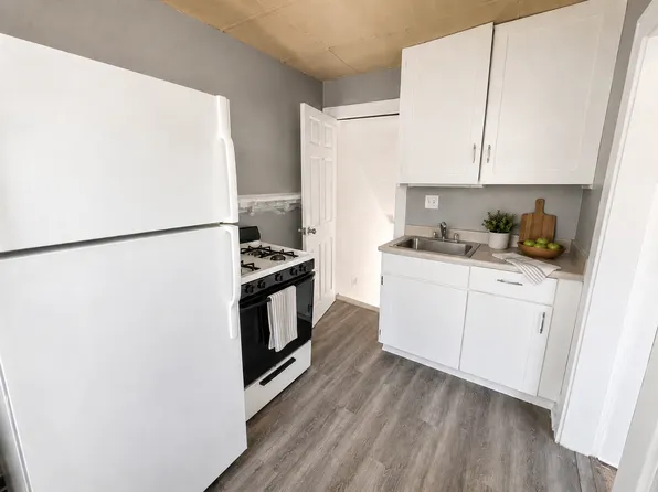 616 Sibley St NW, Grand Rapids, MI