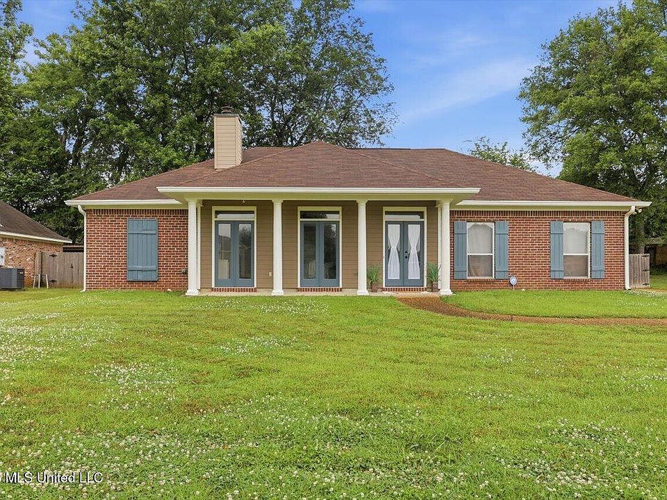 1st image of 217 Pecan Cir