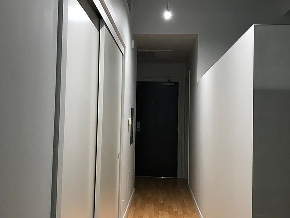 5th image of 889 Date St Unit 122