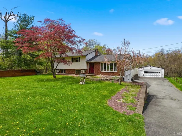 14 Feitsma Ln, Rock Tavern, NY 12575
