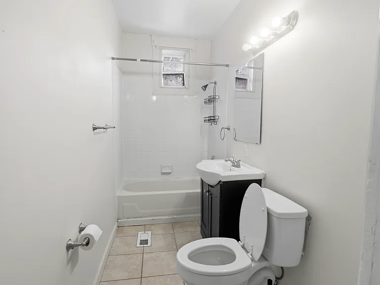 122 E University Ave #1 — Photo 7