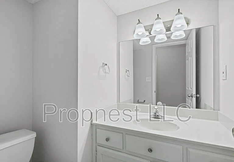 807 Barrington Woods Cv — Photo 11