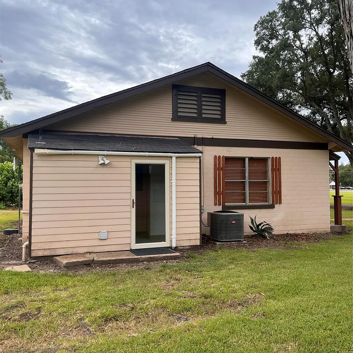 2 bed, 1.0 bath, 960 sqft, $1,300 — Photo 4