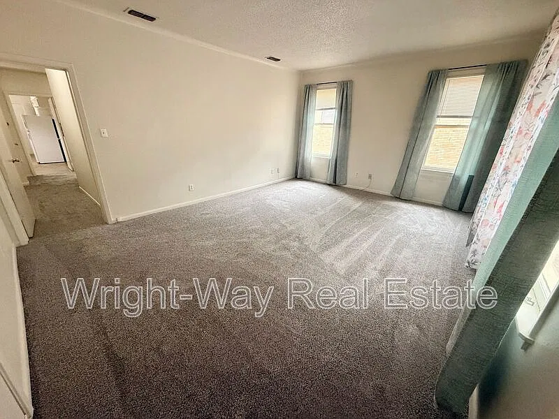 2 bed, 1.0 bath, 1000 sqft, $1,050 — Photo 3