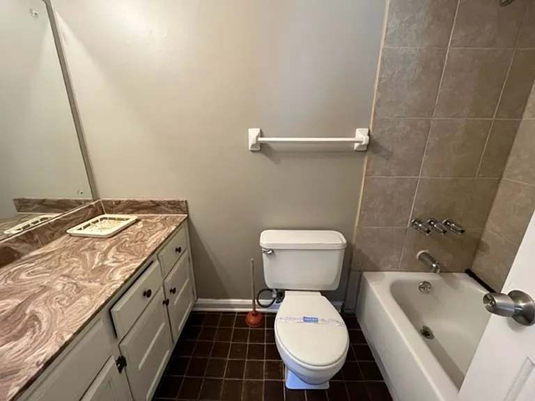 933 Woodburne Pl — Photo 5