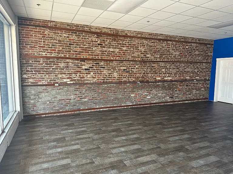118 W Commerce St — Photo 4