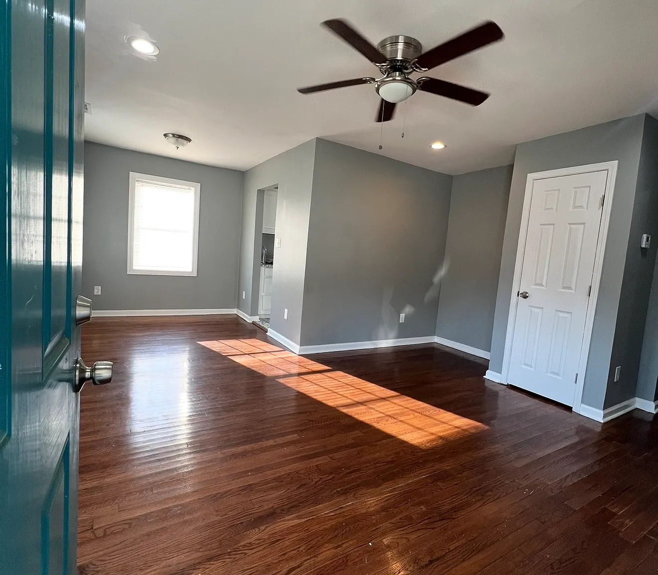 2 bed, $1,100 — Photo 2