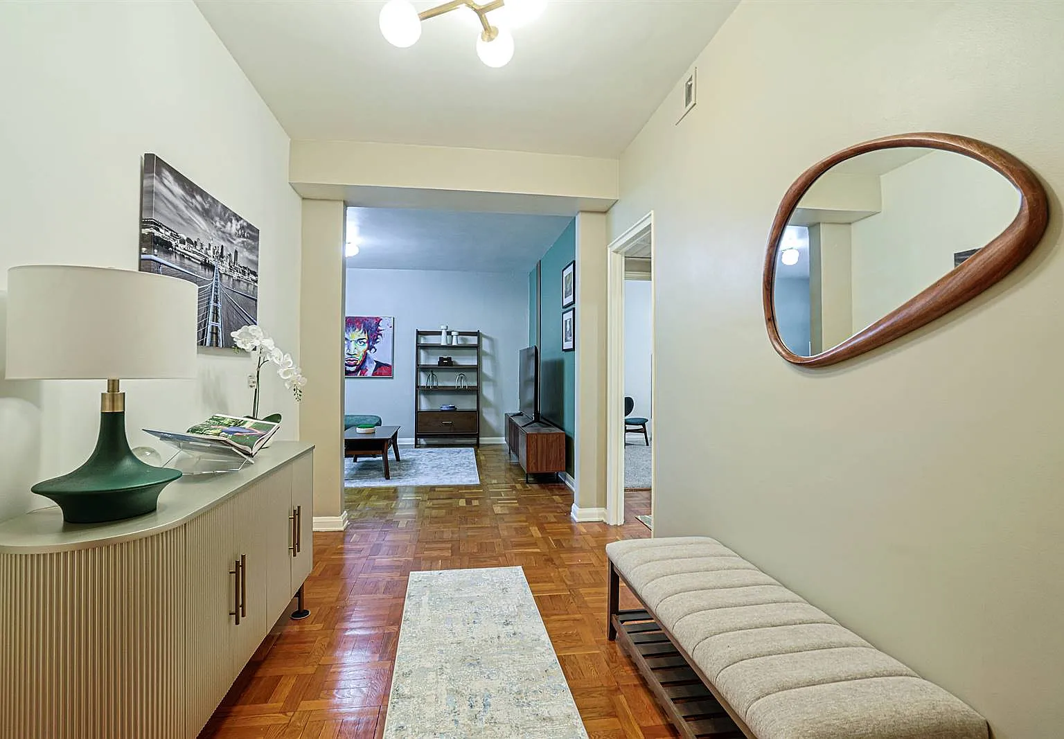 2 bed, 918 sqft, $2,600 — Photo 3
