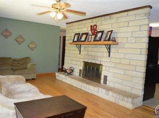 4304 NE Indian Creek Rd, Topeka, KS 66617