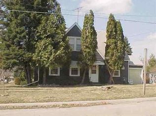 924 W 8th St, Waterloo, IA 50702