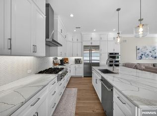 19 Woodmont Cir, River Vale, NJ 07675