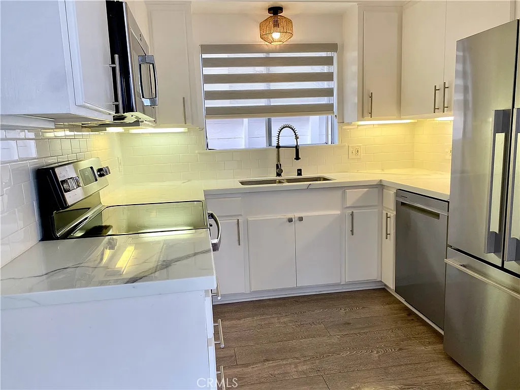 2 bed, 1100 sqft, $6,850 — Photo 3