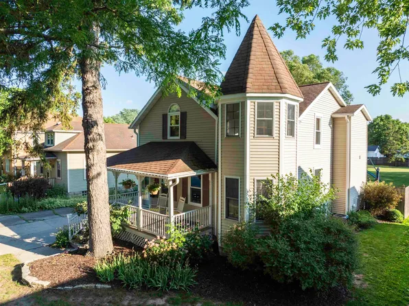 1268 Eliza St, Green Bay, WI 54301
