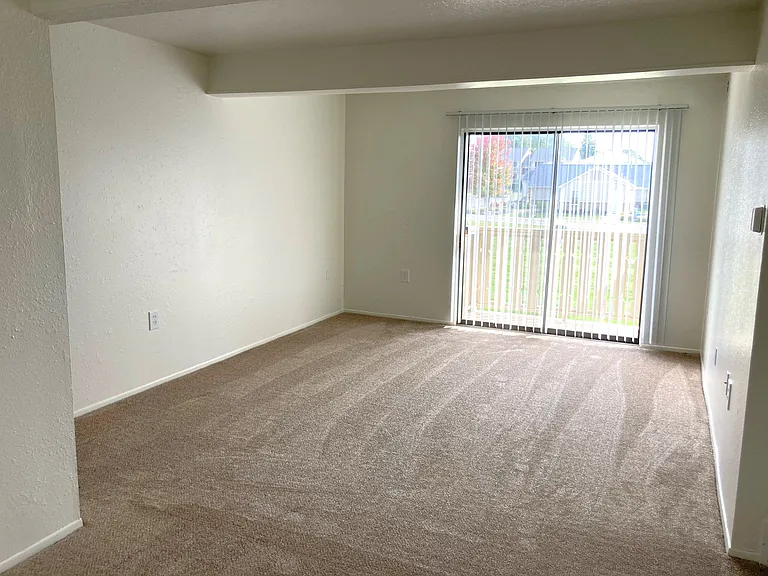 Windsor Place Apartments — Photo 37