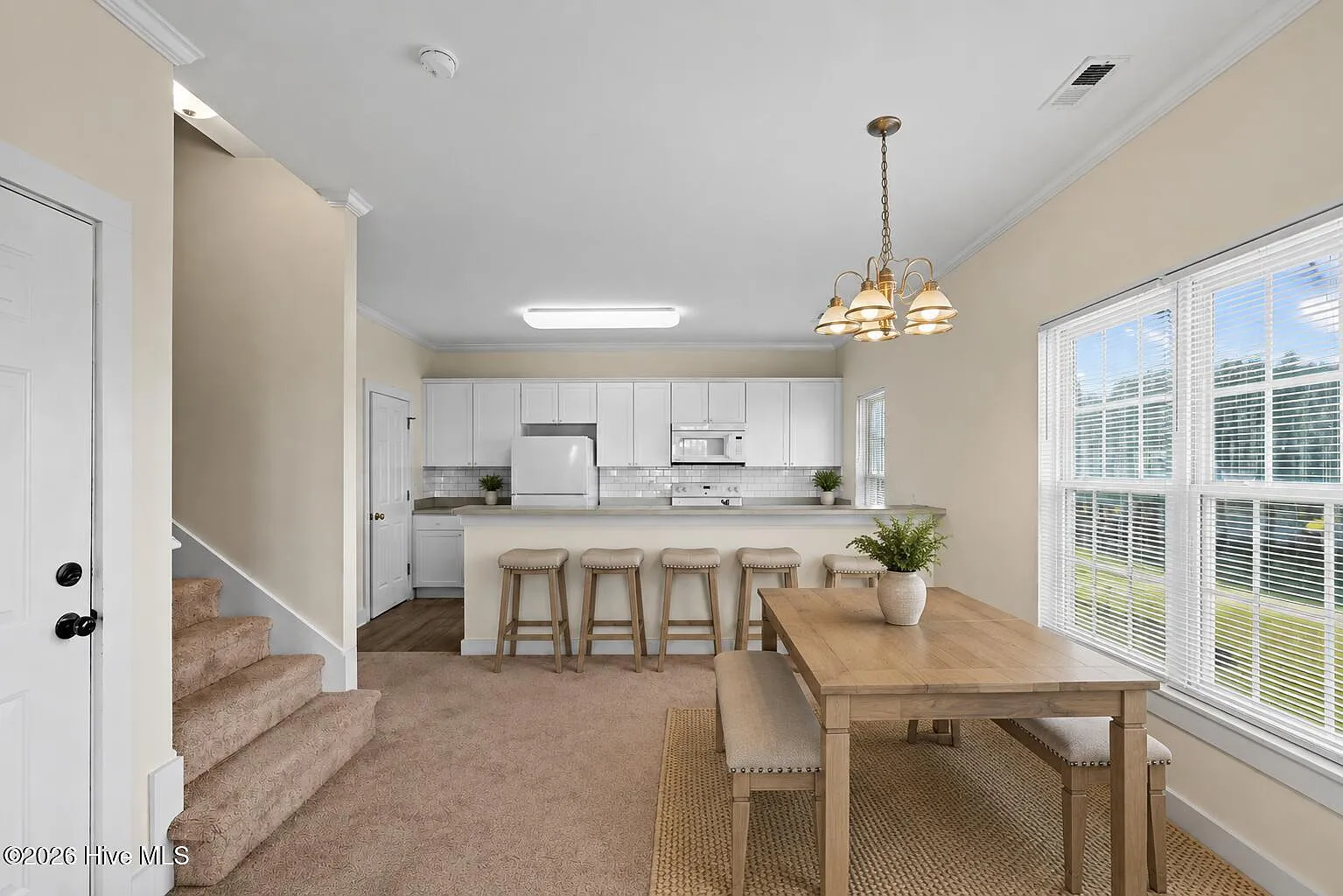 3 bed, 2.5 bath, 1372 sqft, $1,890 — Photo 4