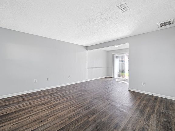 4th image of 6501 N Himes Ave #202