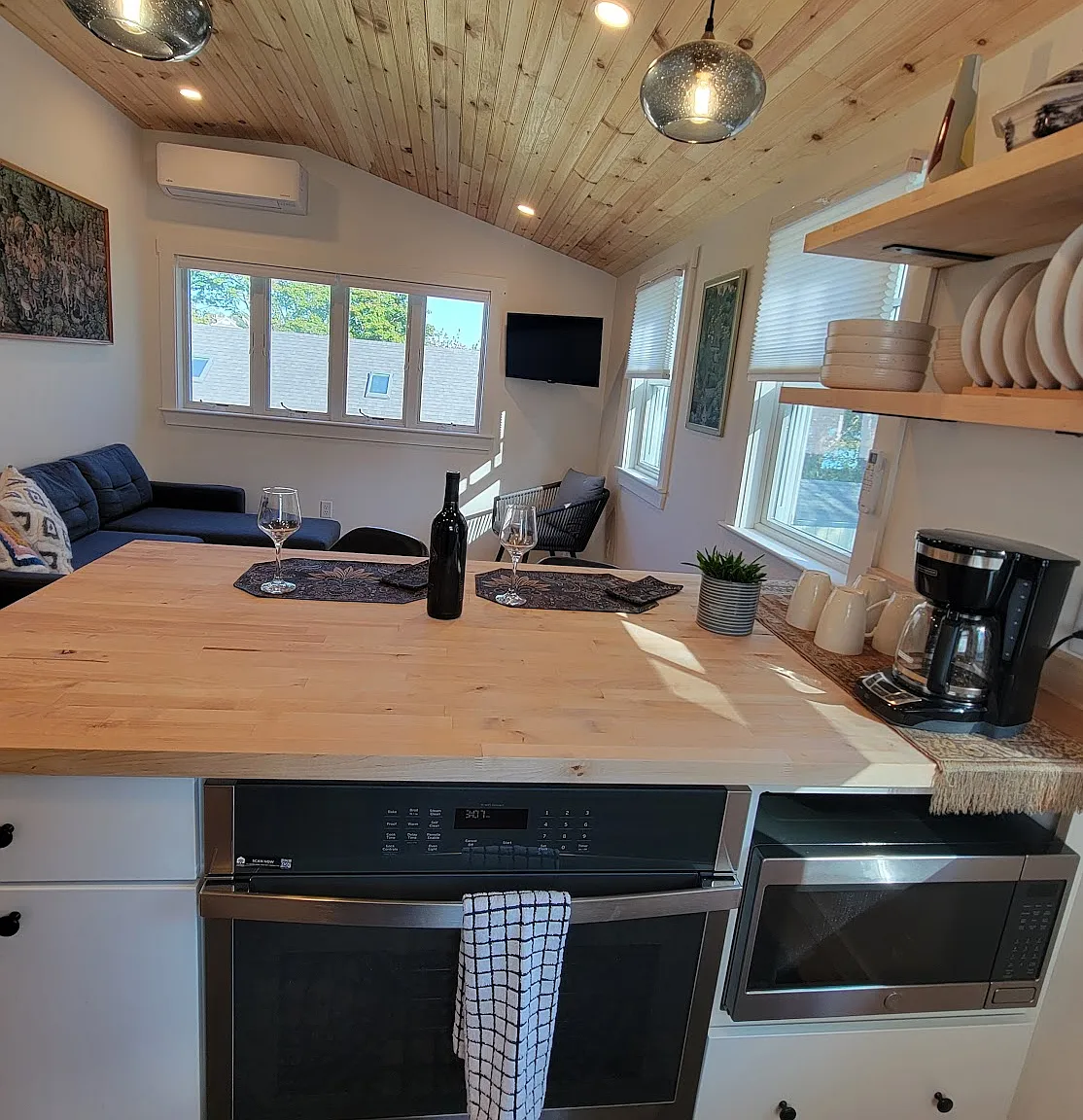1 bed, 450 sqft, $1,950 — Photo 2