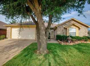 6200 Pierce Arrow Dr, Arlington, TX 76001