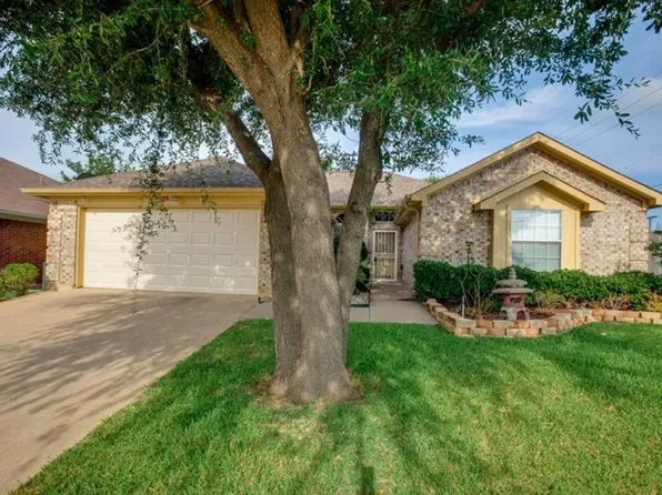 6200 Pierce Arrow Dr, Arlington, TX 76001