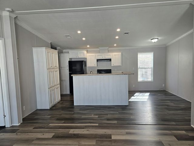 2nd image of 1400 Banana Rd #31