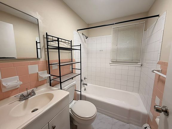 5th image of 37 Bowen St #4A