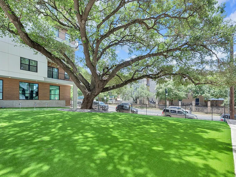2500 Longview St #323 — Photo 28