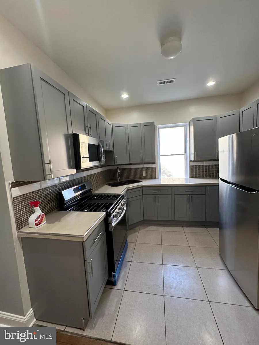 Building Photo - 2121 N 20th St #2