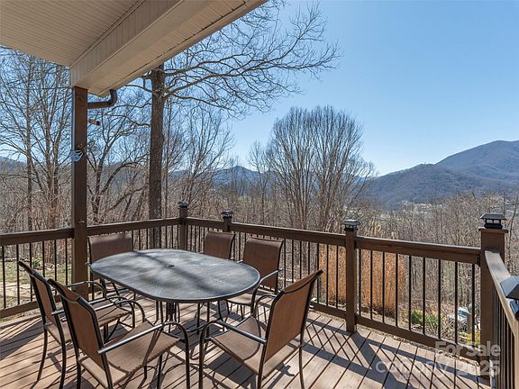 5th image of 449 Windy Hill Dr