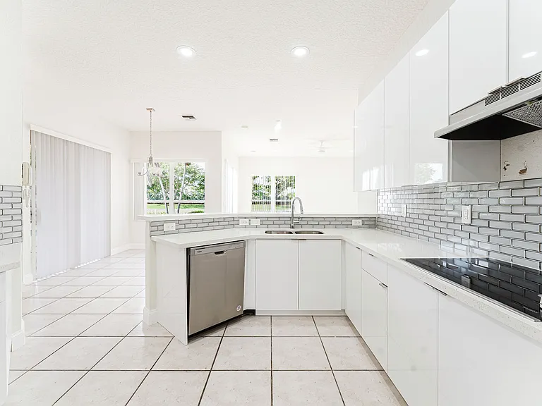 12630 Torbay Dr — Photo 29