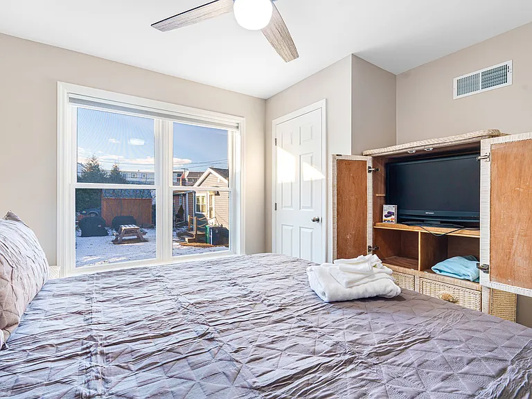 12 Epping Ave #1 — Photo 5