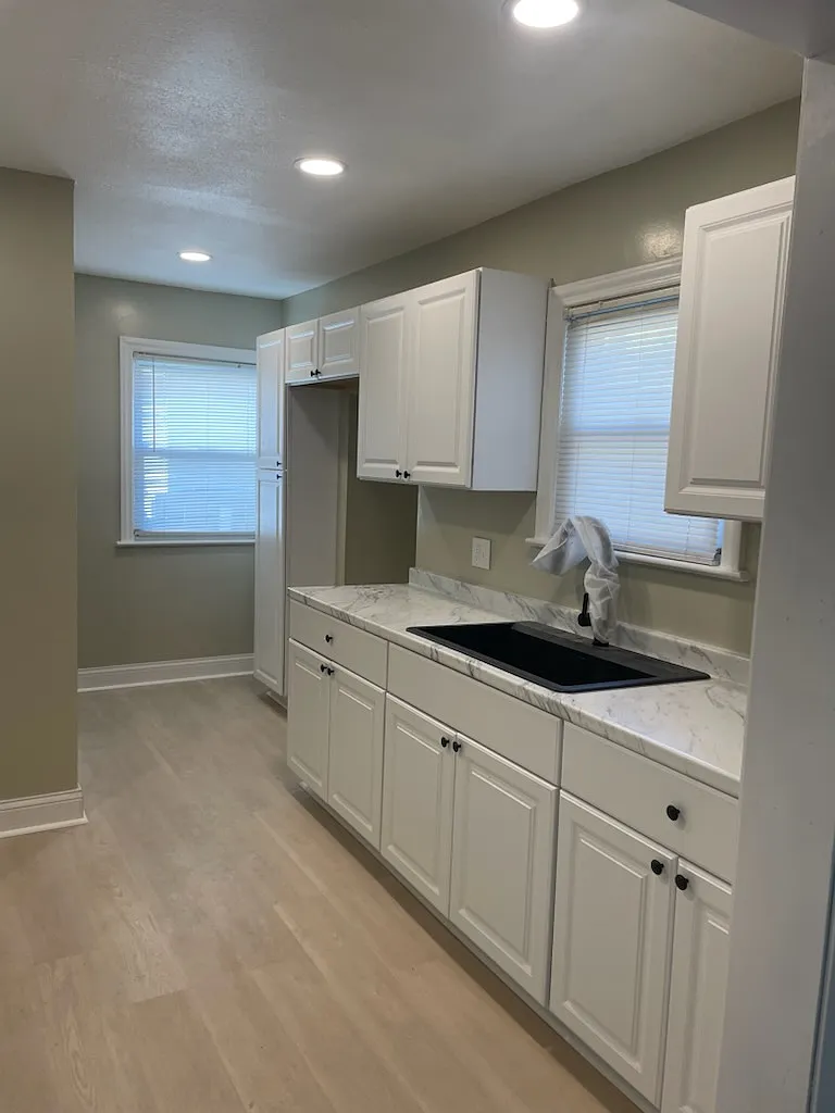 4 bed, 1.5 bath, 1800 sqft, $2,095 — Photo 2