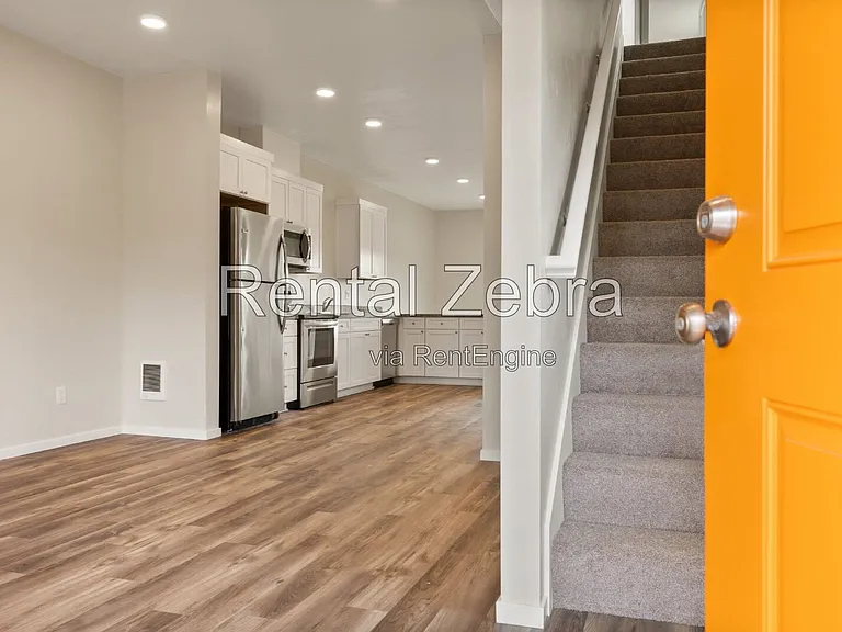 1684 SW Salmon Ave — Photo 2