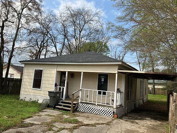 5th image of 209 Hoskins Ave