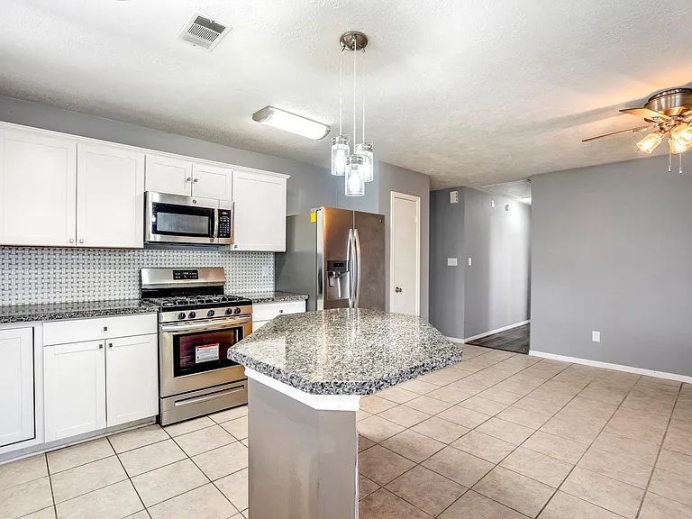 5211 Roserock Ln — Photo 12