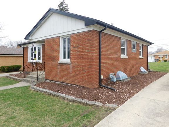 4th image of 11120 Boeger Ct