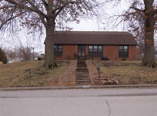 805 N Brunswick Ave, Marshall, MO 65340