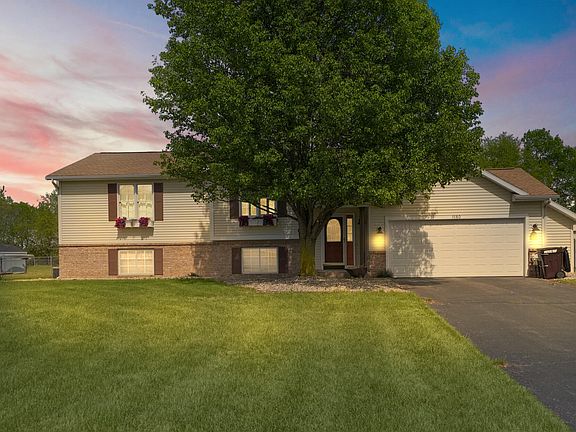 3rd image of 1180 Oxbow Dr