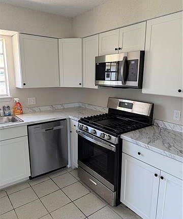 5th image of 203 E Moreau St