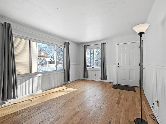 4th image of 1083 Reaney Ave