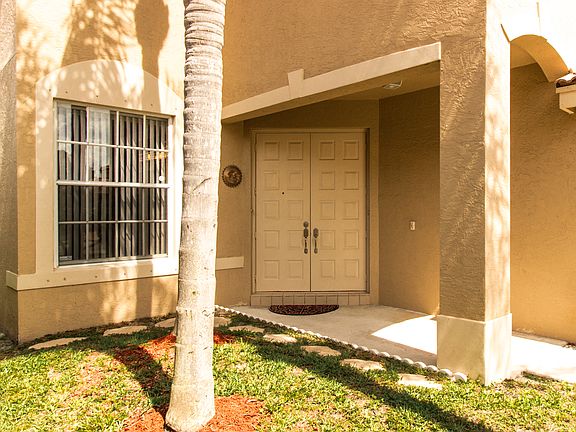 2nd image of 7097 Chesapeake Cir