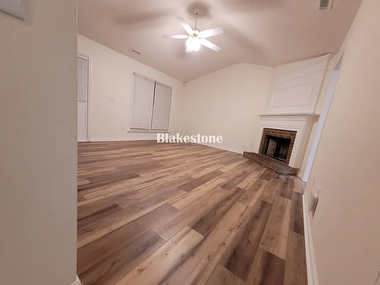 111 Lake Valley Ln — Photo 18