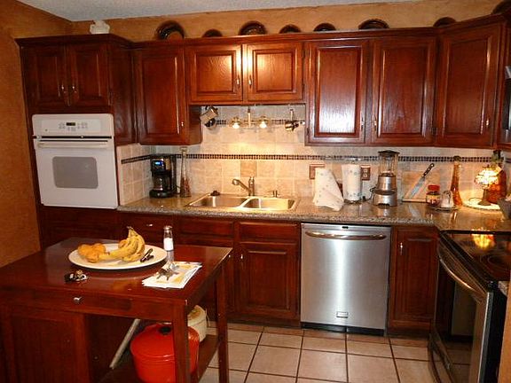 5th image of 407 Sandra Dr